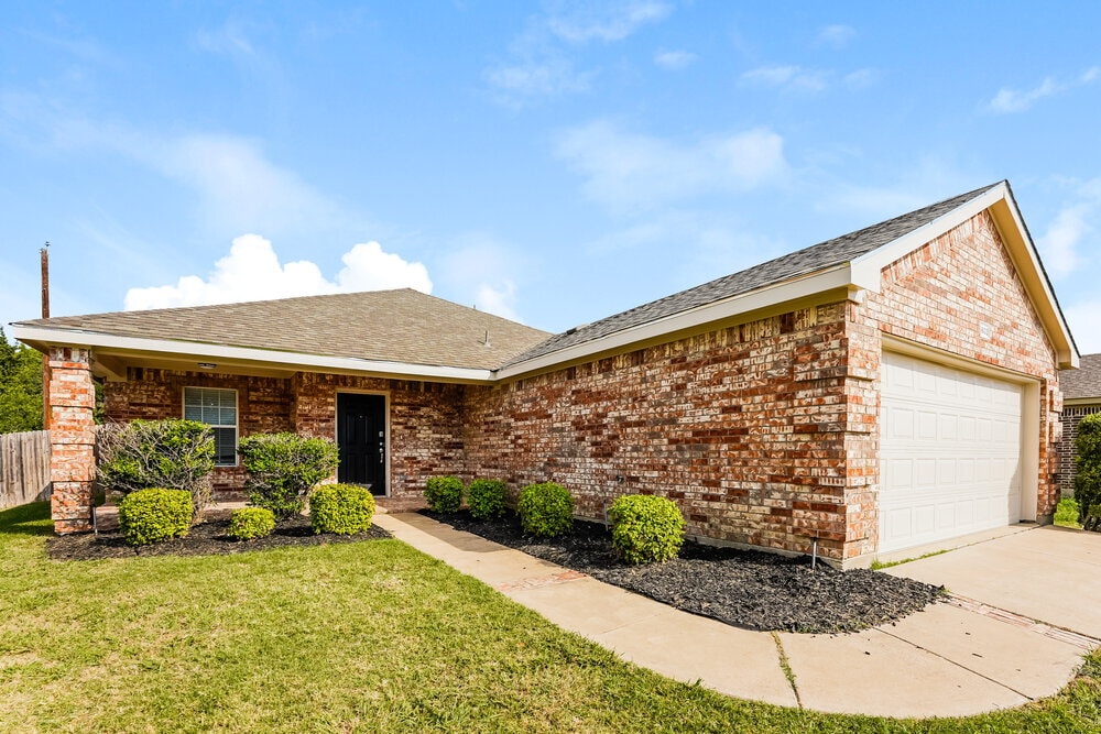 Building Photo - 1602 Sabine Dr