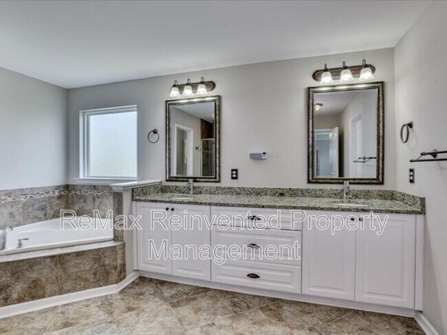 Building Photo - 314 Bella Rose Dr