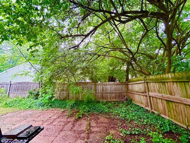 Building Photo - Beautifully renovated 4BR/3BA rambler with...