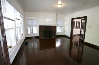 Building Photo - 316 E 7th St