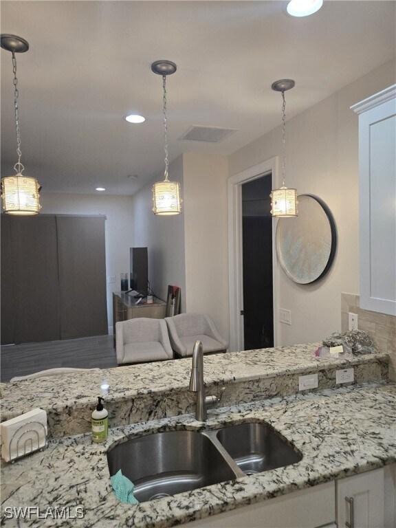 Building Photo - 1561 Oceania Dr S