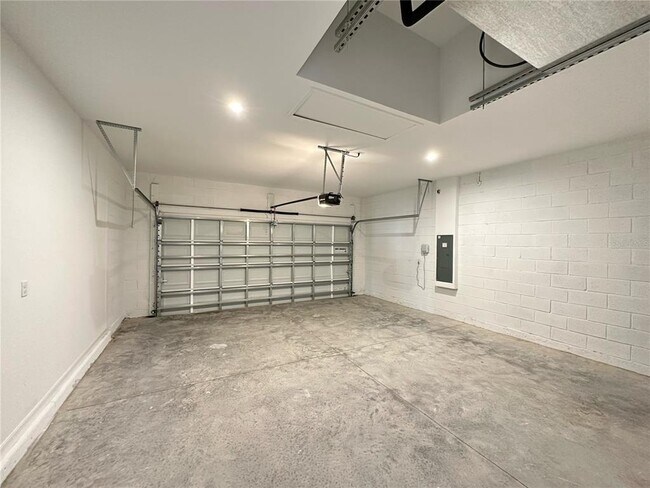 Building Photo - 2190 Ridge Pointe Ln