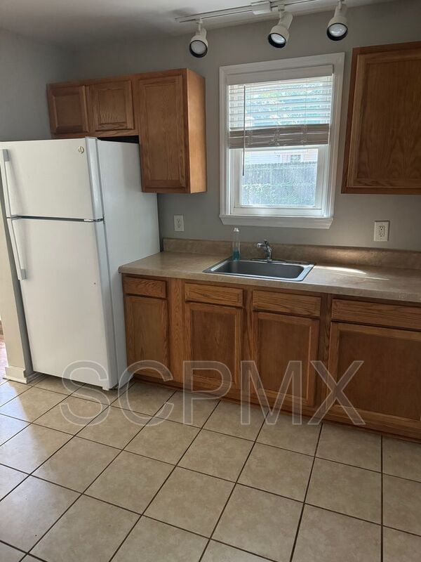 Building Photo - 5017 Baylor St