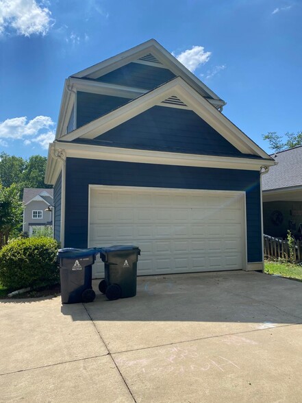 Building Photo - AVAILABLE NOW