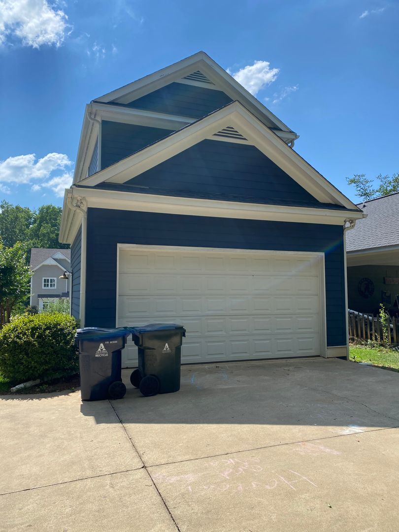 Building Photo - AVAILABLE NOW