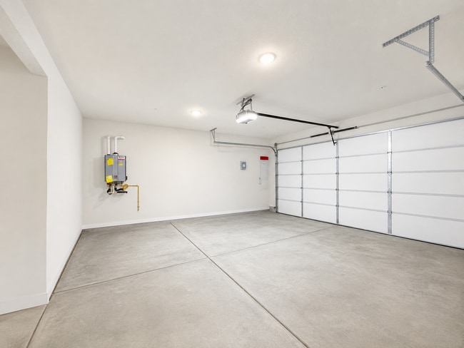 Building Photo - Beautiful and almost Brand New 3 Bedroom House in Citro, Fallbrook for Rent