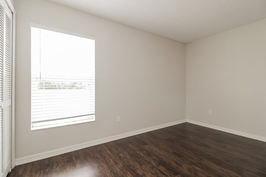 Building Photo - 2833 Picadilly Cir