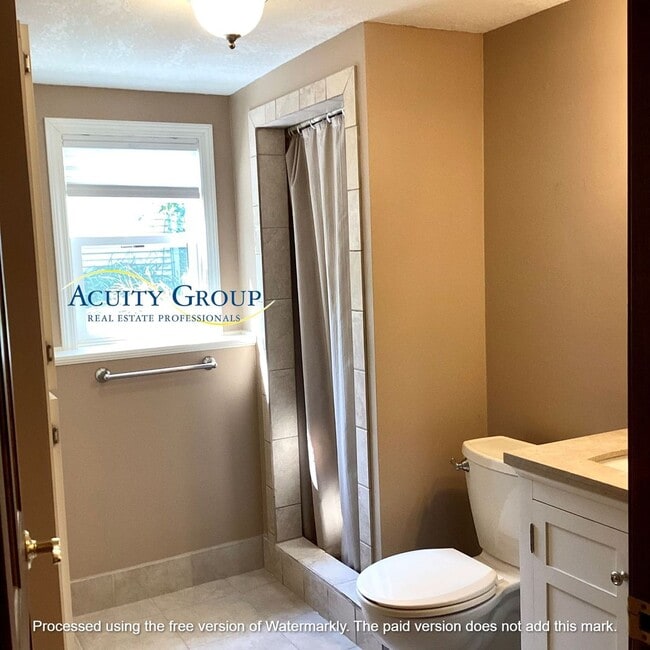 Building Photo - 3BR, 2BA Split Level Home