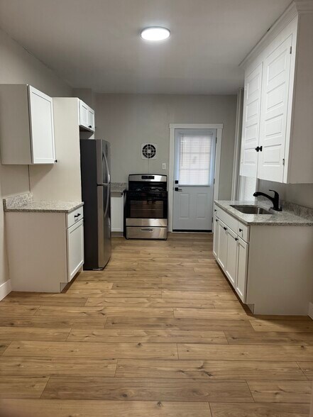 Primary Photo - 66 N Tremont St