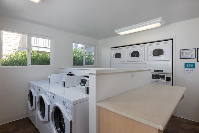 Building Photo - The Commons