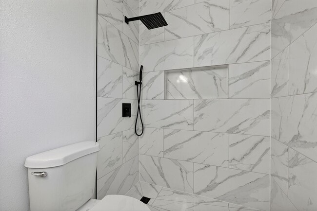 Building Photo - Charming Updated 1-Bedroom Home with Modern Kitchen & Cozy Front Patio