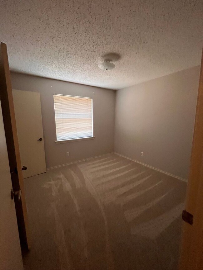 Building Photo - 4 Bedroom 2 Bath 2 Car Garage in Arlington - Excellent Location