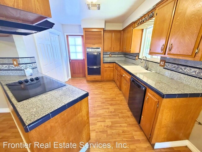 Building Photo - 3 br, 2 bath House - 4112 Charter Oaks Ave