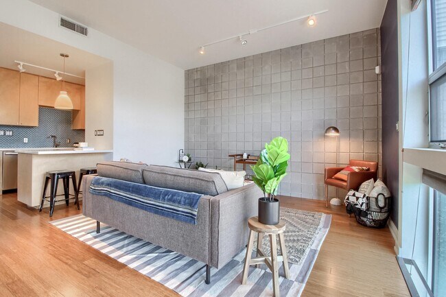 Building Photo - 502 W 55th St