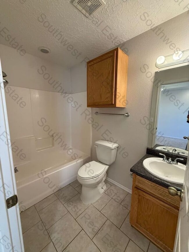 Building Photo - Spacious 2 bedroom 2 Bath apartment-WILL ACCEPT A SMALL PET- ALL BILL'S PAID!