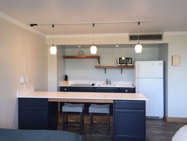 Building Photo - Makaha Valley Studio with spectacular views