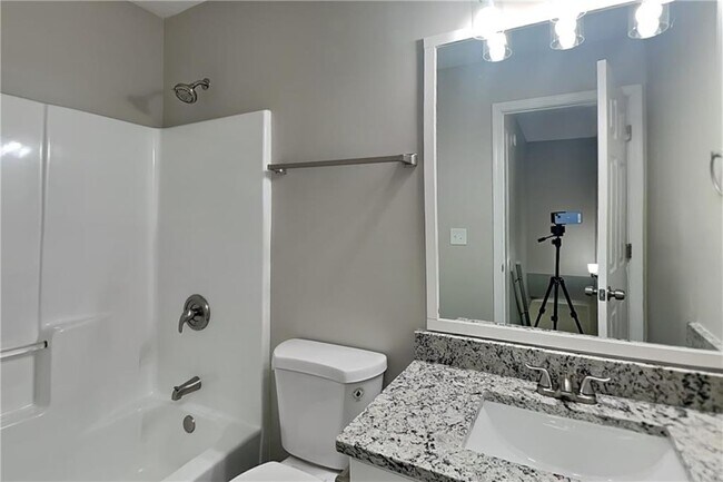 Building Photo - 32 Camden Woods Pl