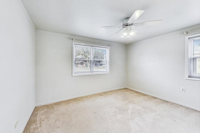 Building Photo - 733 E Rockland Rd