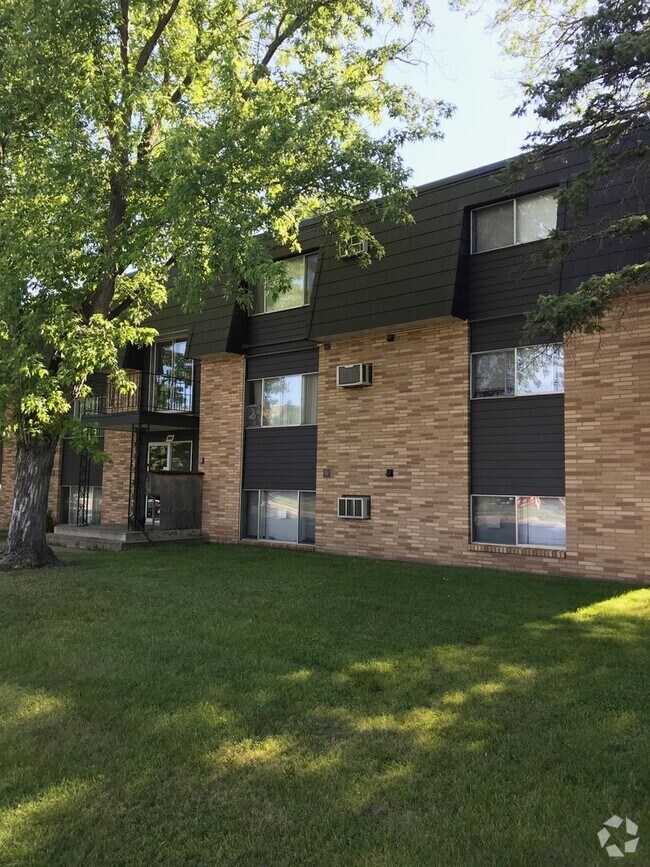 Building Photo - Large Two Bedroom Apartment