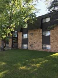Building Photo - Large Two Bedroom Apartment