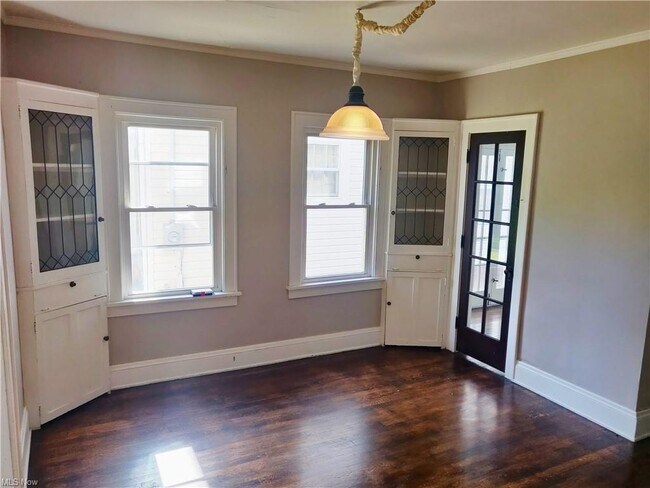 Building Photo - 3300 Dellwood Rd