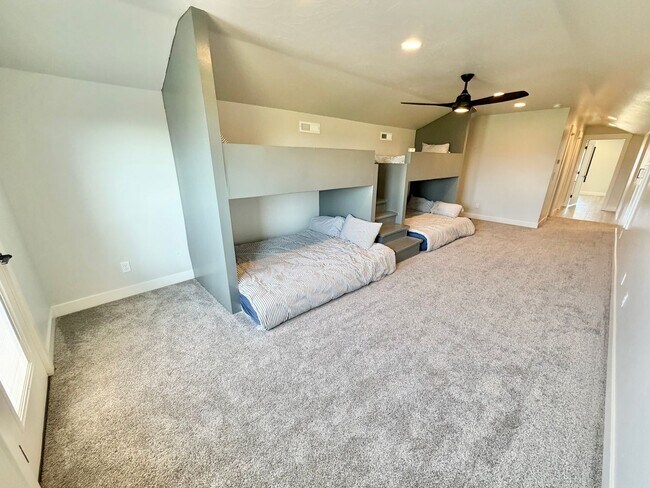 Building Photo - 3134 Blue Heron Dr