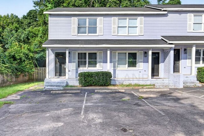 Building Photo - Easy Access to I-77 & Knox Abbott in Cayce!