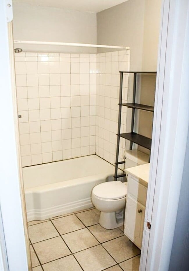 Building Photo - SECTION 8 APPROVED!