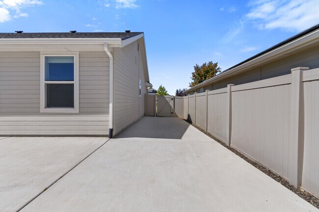 Building Photo - 12087 W Soapstone Dr