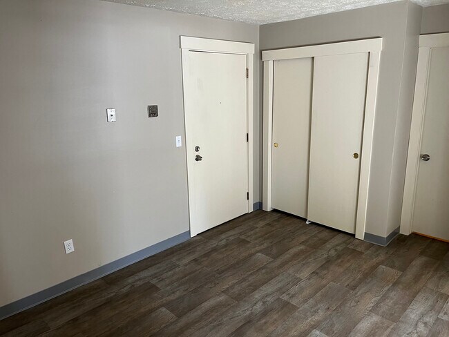 Building Photo - 35 Log St