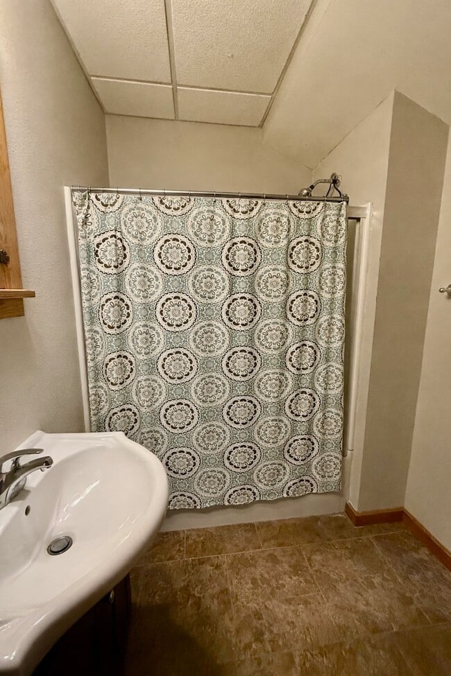 Building Photo - 422 5th St NW