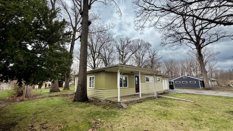 Building Photo - 3101 N County Line Rd