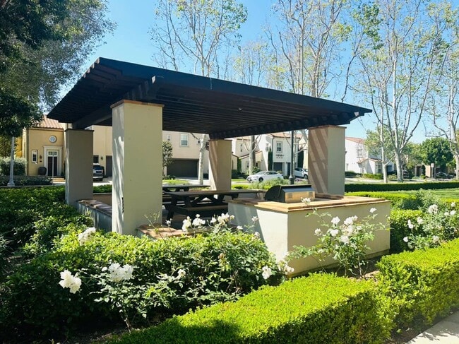 Building Photo - Single House Irvine