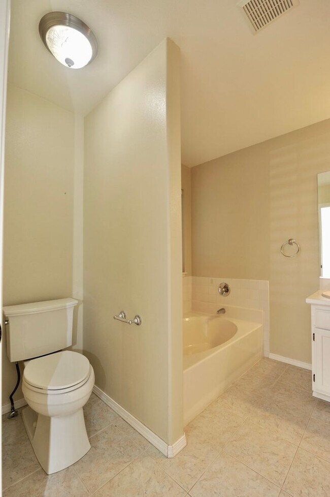 Building Photo - Best Hill Meadows Community- 3 bed 2 bath ...