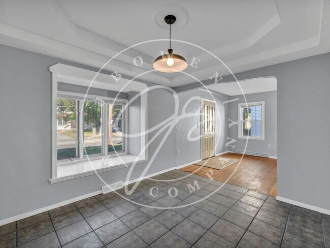 Building Photo - 3-Bedroom 1 1/2 Bathroom home in West Toledo with Hardwood Floors!