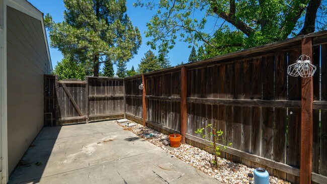 Building Photo - Prime Vacaville Location 3BD/2BA TUSD
