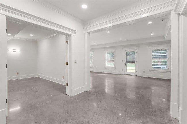 Building Photo - 390 Hembree Rd