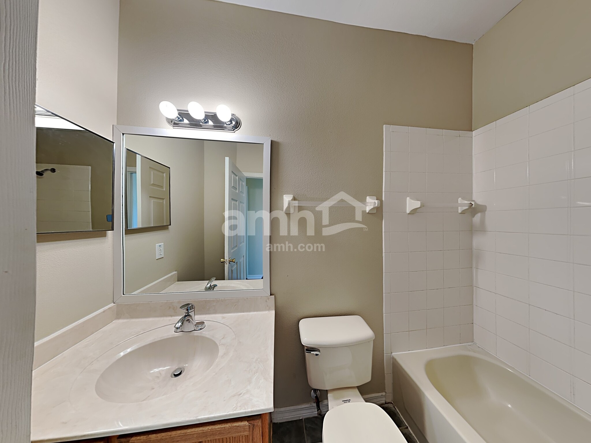 Building Photo - 14766 Kristenright Ln