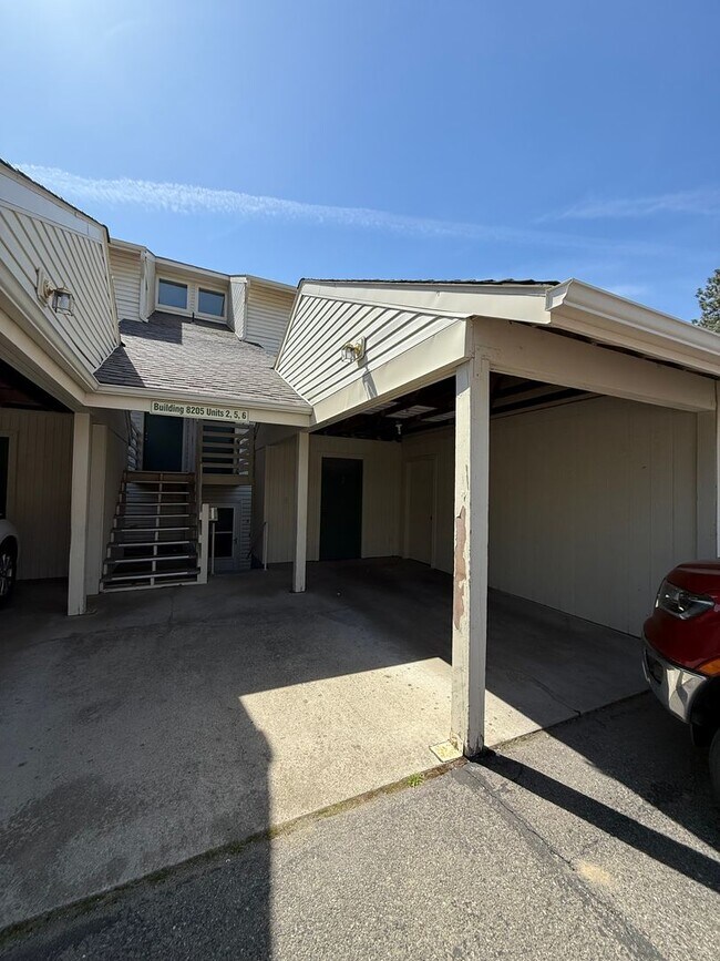 Building Photo - Condo with a Pool