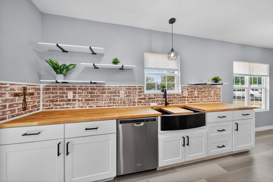 Building Photo - 1203 Ave J