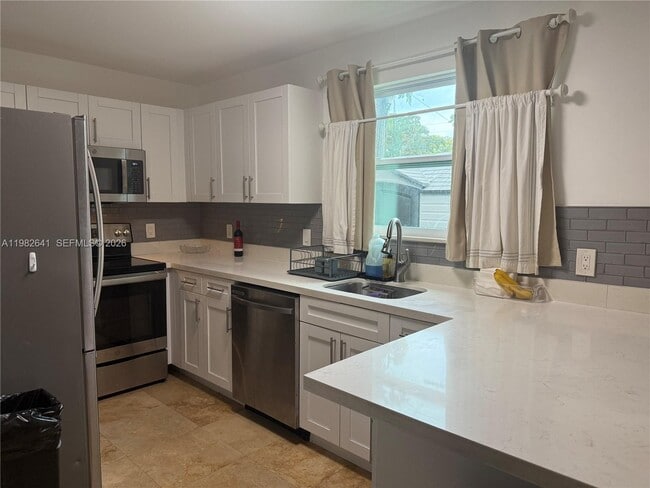 Building Photo - 1432 NE 5th Ave