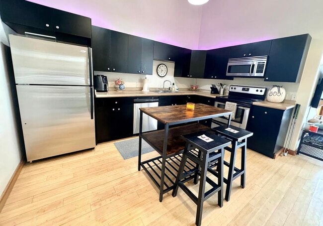 Building Photo - 213 N Walnut St