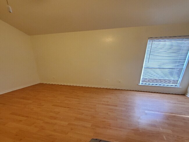 Building Photo - 1008 Shadowood Dr