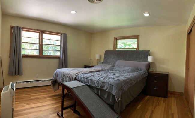 Building Photo - NOW Leasing!