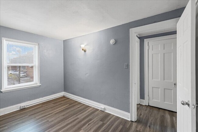 Building Photo - 1215 S Octagon Rd