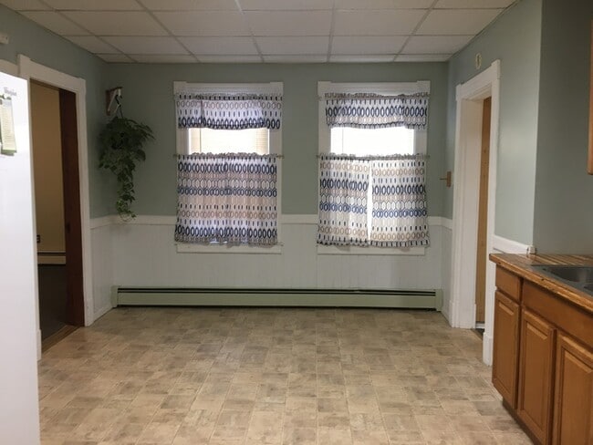 Building Photo - 278 E Main St