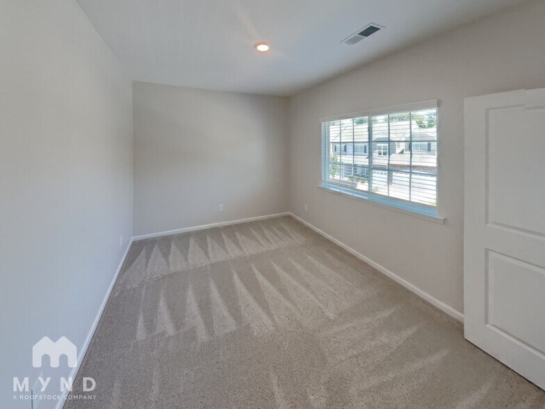 Building Photo - 776 River Park Road