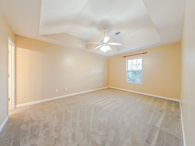 Building Photo - Two Bedroom End Unit Townhome in Evans!
