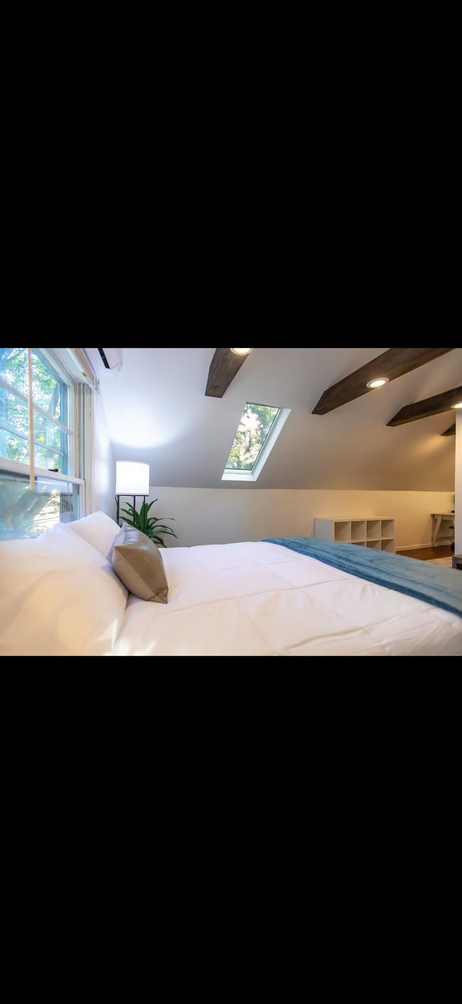 Building Photo - 6033-6011 11th Ave S