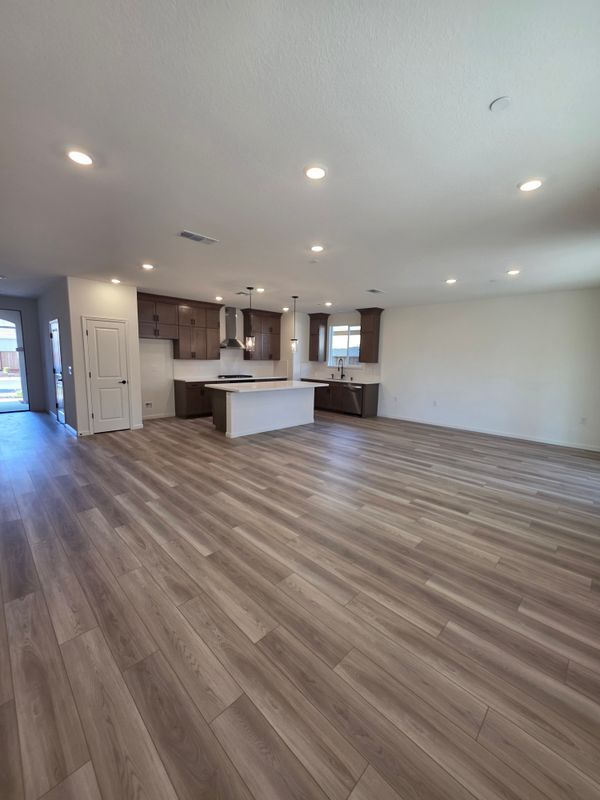 Building Photo - 2508 Oleander Dr